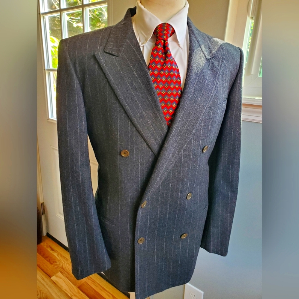 Charcoal Gray dubble brested. Chalk Strip suit. 42R, 36/32, Paris Ted La…